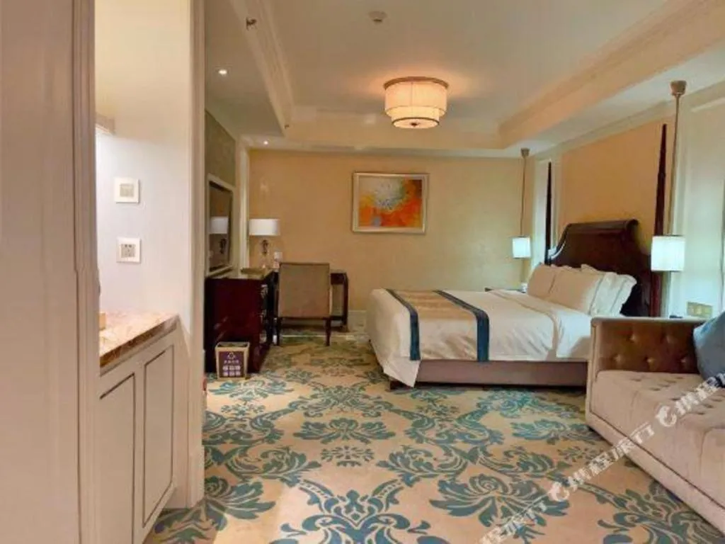 Bed in Lake Piedmont International Hotel