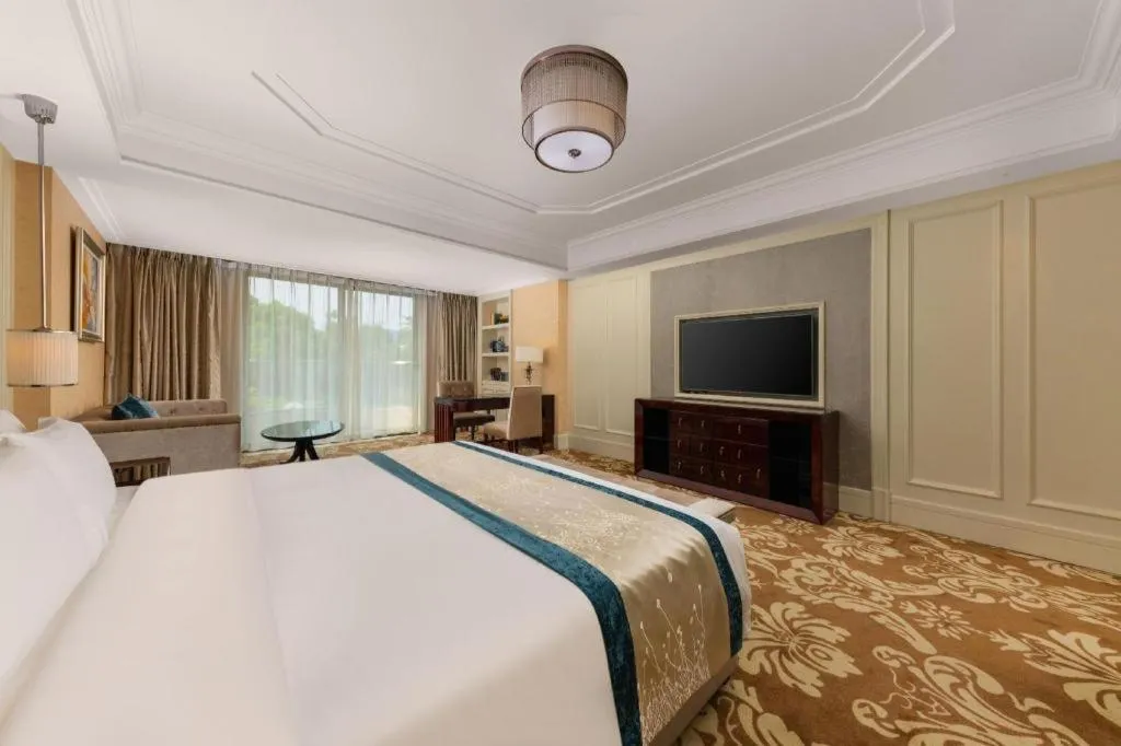 Bed in Lake Piedmont International Hotel