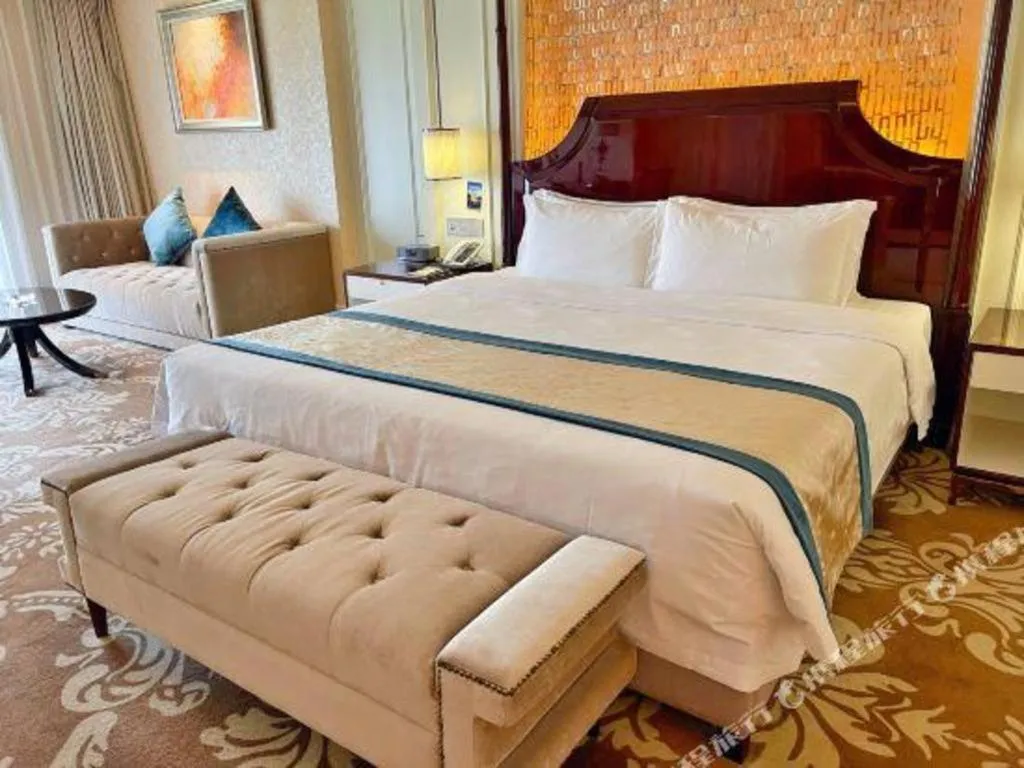 Bed in Lake Piedmont International Hotel