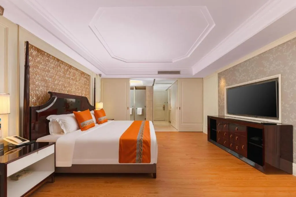 Bed in Lake Piedmont International Hotel