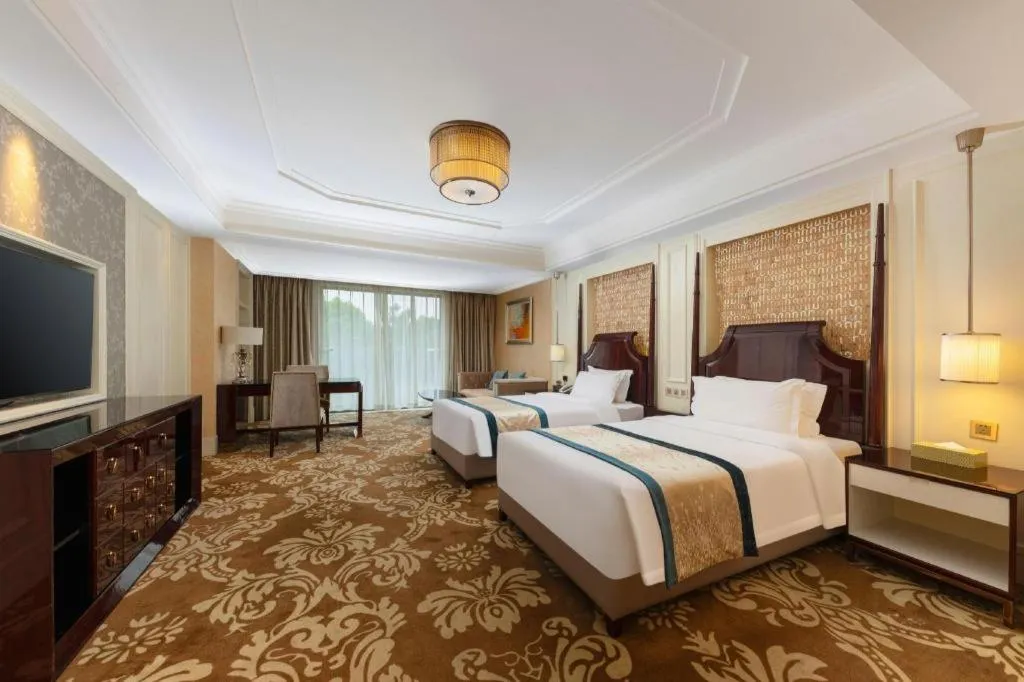 Bed in Lake Piedmont International Hotel