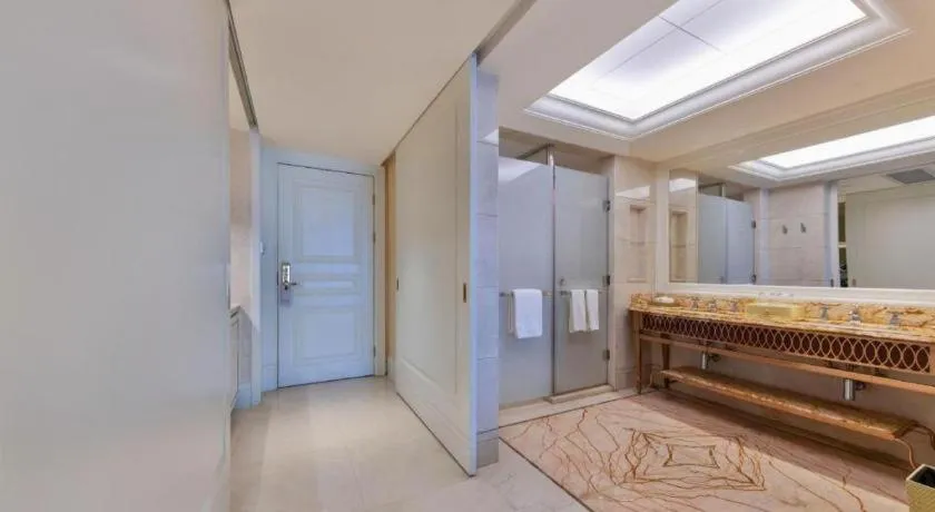 Bed in Lake Piedmont International Hotel