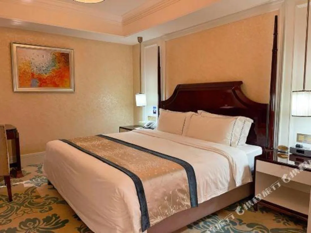 Bed in Lake Piedmont International Hotel