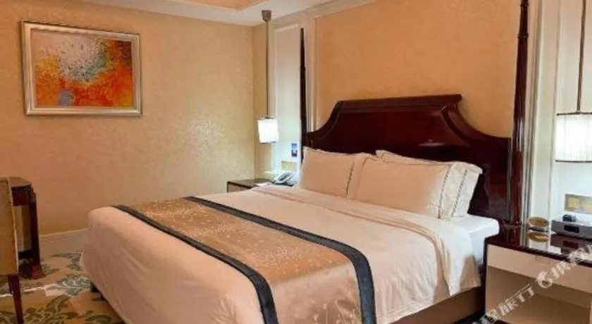 Bed in Lake Piedmont International Hotel