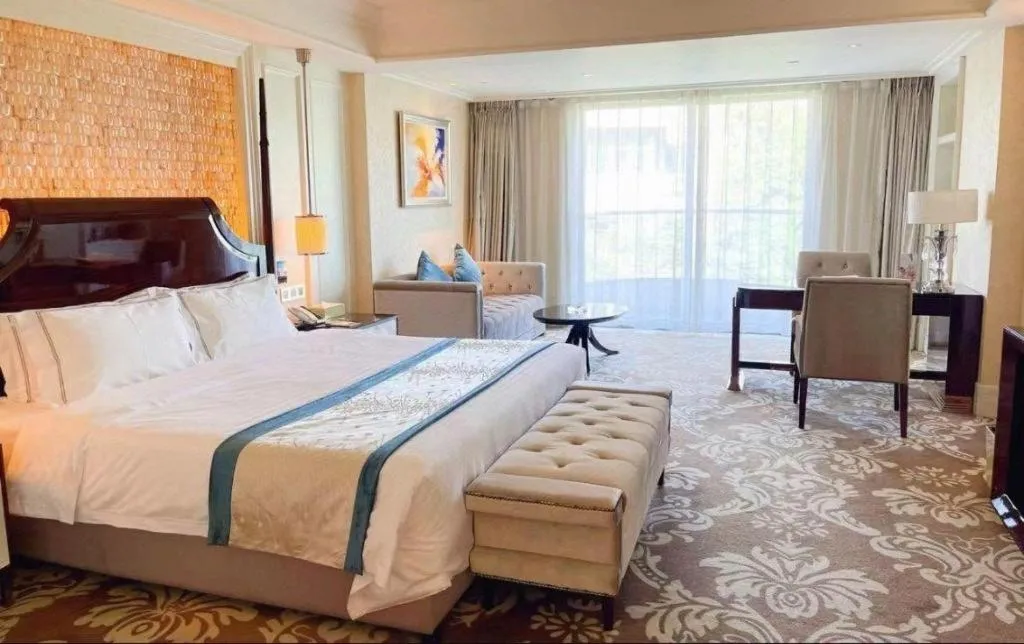 Bed in Lake Piedmont International Hotel