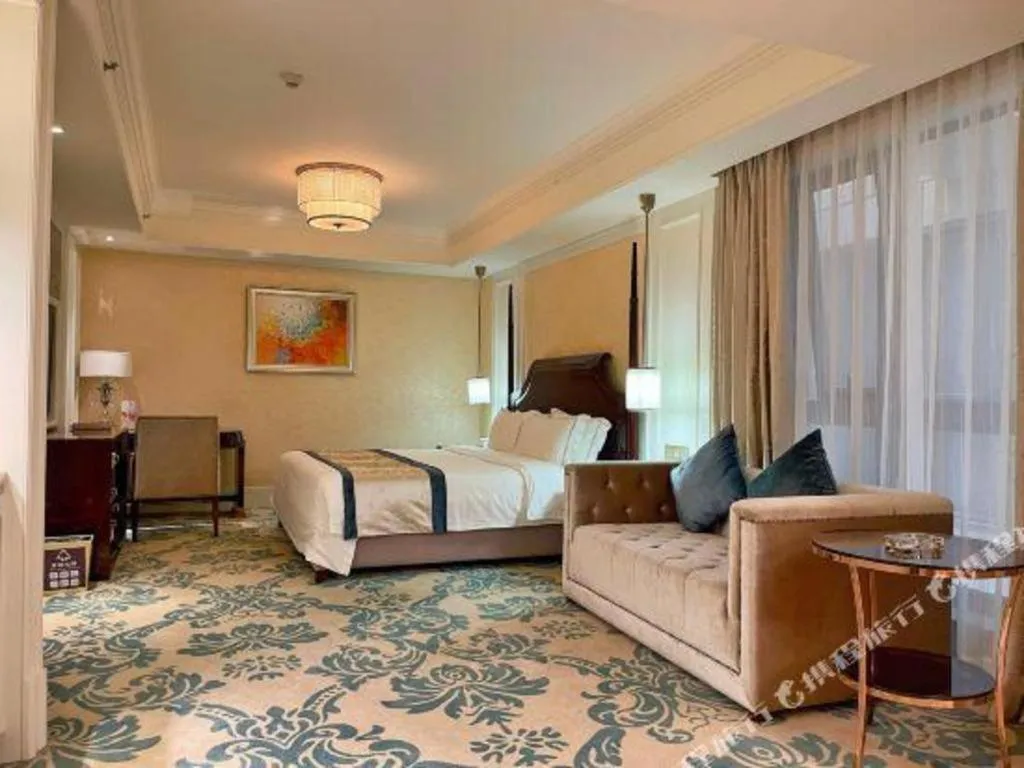 Bed in Lake Piedmont International Hotel