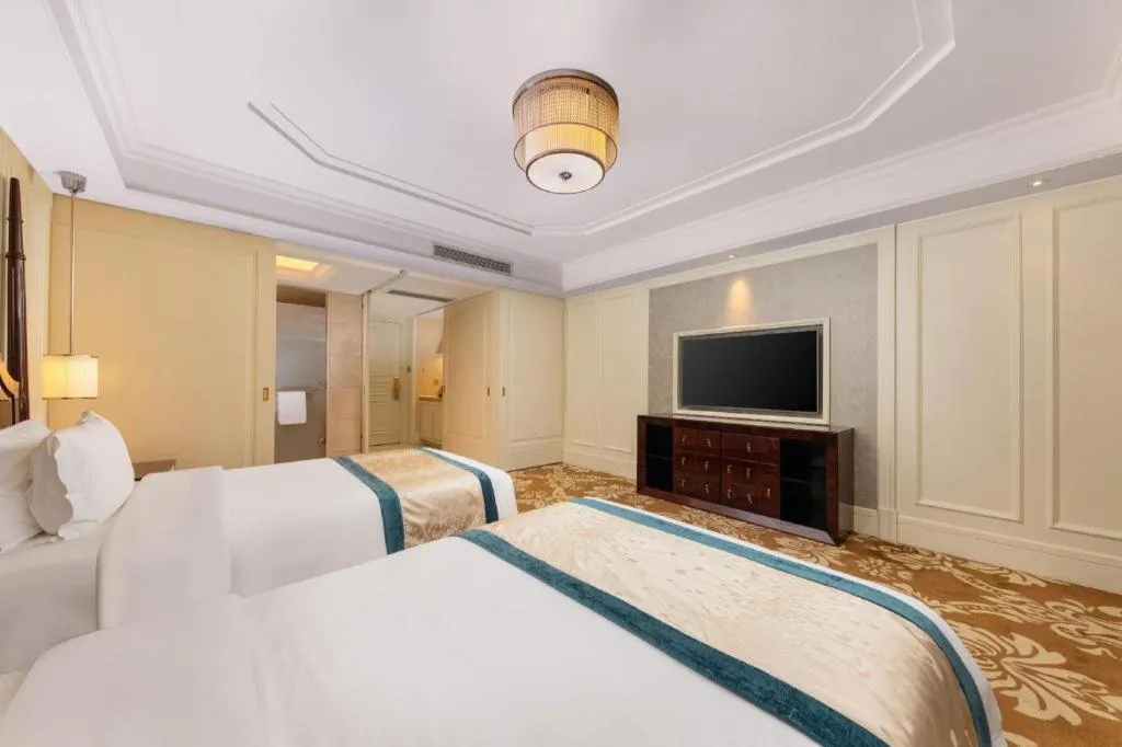 Bed in Lake Piedmont International Hotel