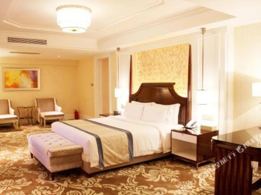 Bed in Lake Piedmont International Hotel