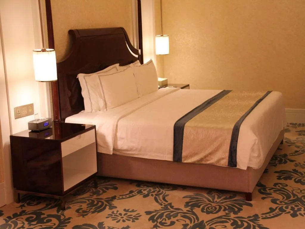 Bed in Lake Piedmont International Hotel