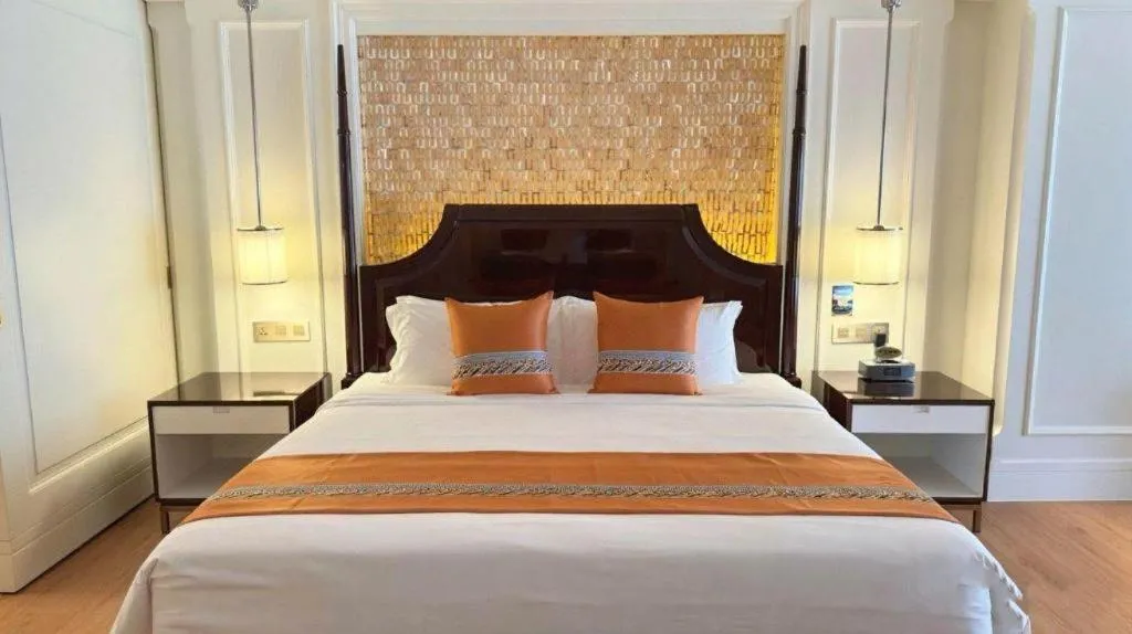 Bed in Lake Piedmont International Hotel