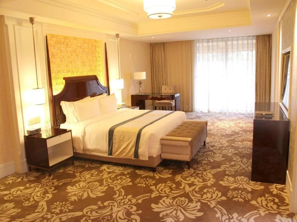 Bed in Lake Piedmont International Hotel