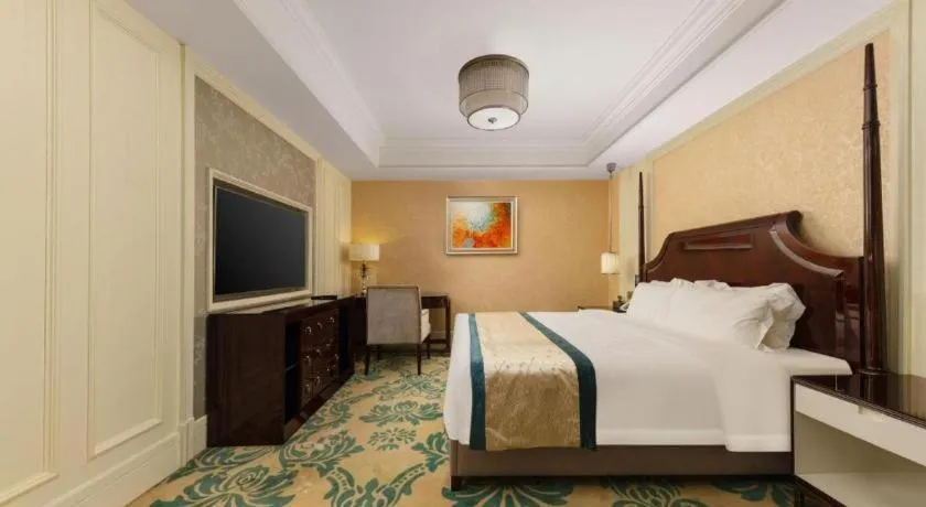 Bed in Lake Piedmont International Hotel