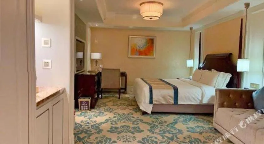 Bed in Lake Piedmont International Hotel