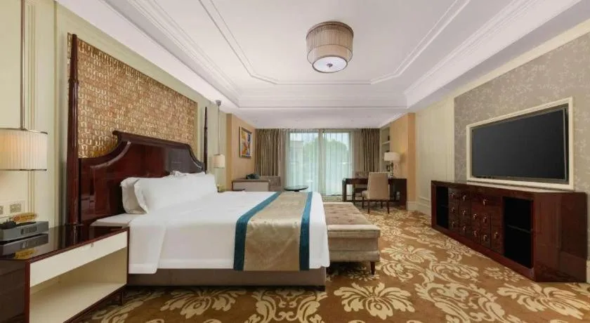 Bed in Lake Piedmont International Hotel