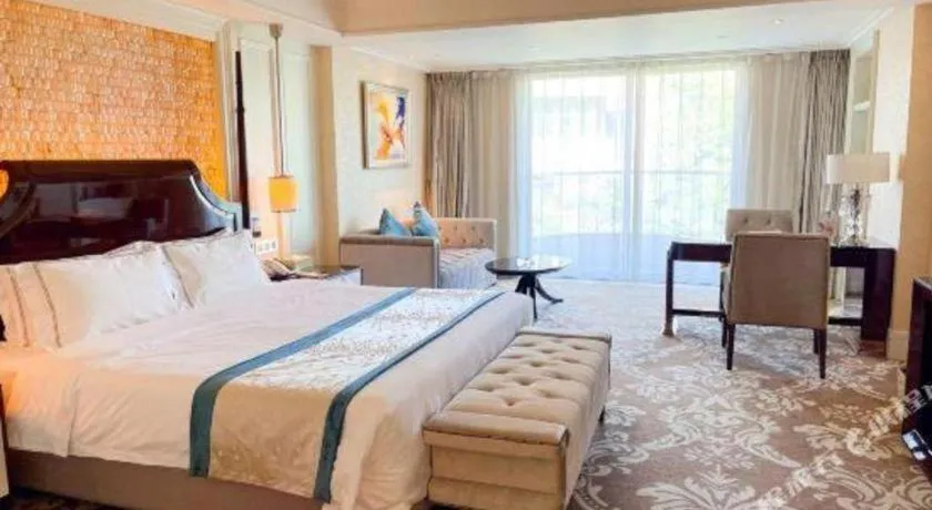 Bed in Lake Piedmont International Hotel