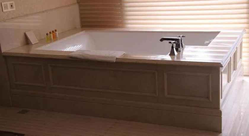 Lake Piedmont International Hotel