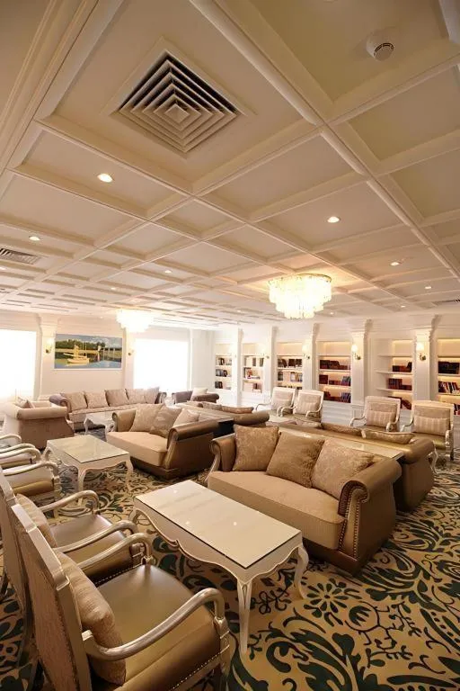 Lake Piedmont International Hotel