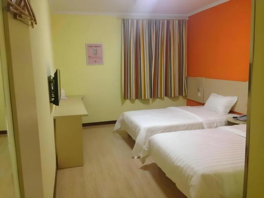 Bed in 7 Days Inn Qingdao Shandong Road Zhenning Overpass Branch