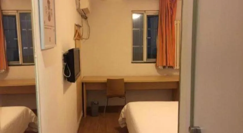 Bed in 7 Days Inn Qingdao Shandong Road Zhenning Overpass Branch