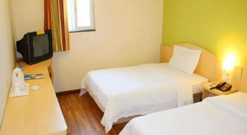 Bed in 7 Days Inn Qingdao Shandong Road Zhenning Overpass Branch