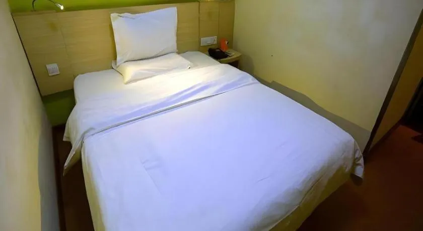 Bed in 7 Days Inn Qingdao Shandong Road Zhenning Overpass Branch