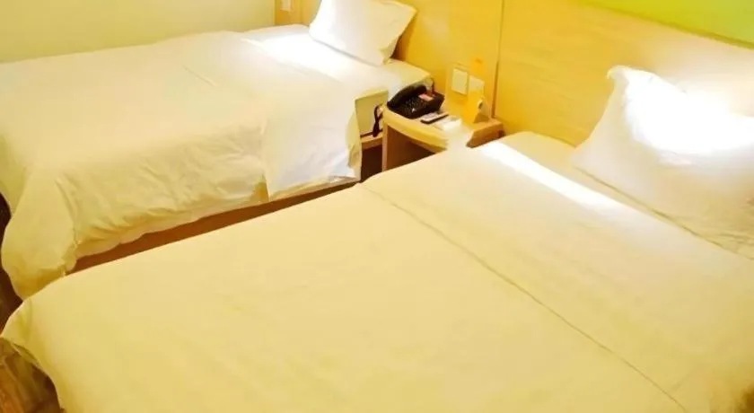 Bed in 7 Days Inn Qingdao Shandong Road Zhenning Overpass Branch
