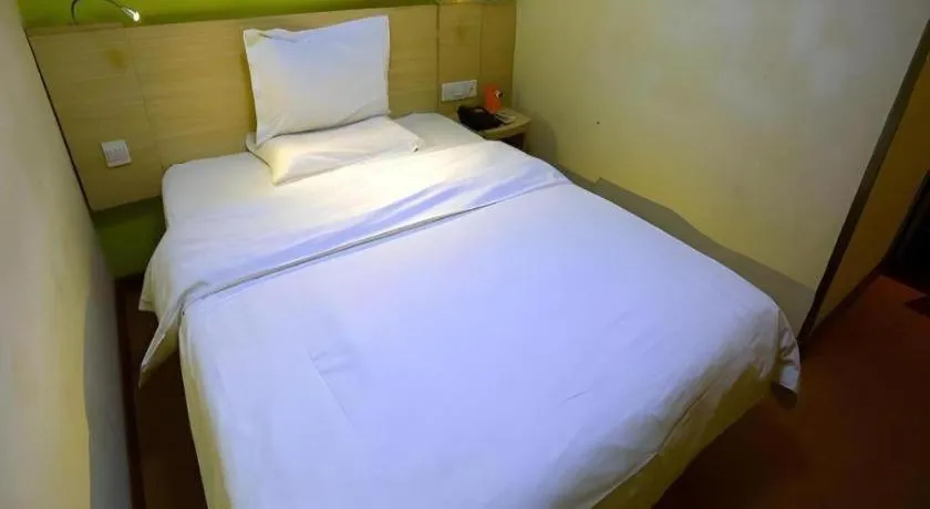 Bed in 7 Days Inn Qingdao Shandong Road Zhenning Overpass Branch