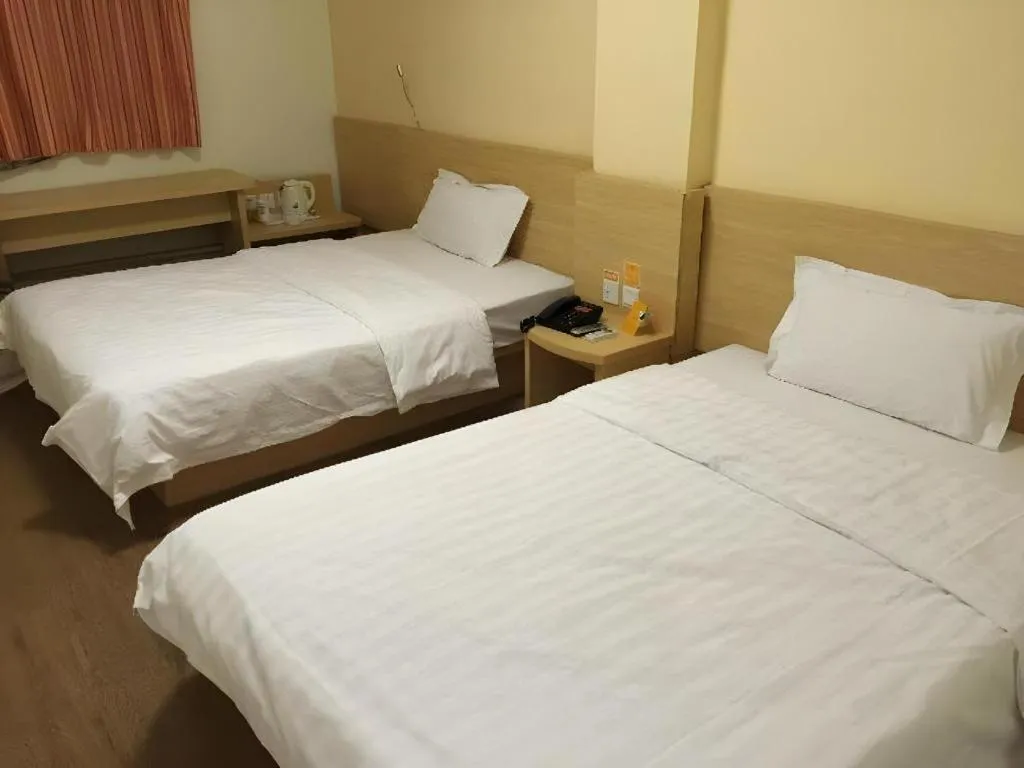 Bed in 7 Days Inn Qingdao Shandong Road Zhenning Overpass Branch