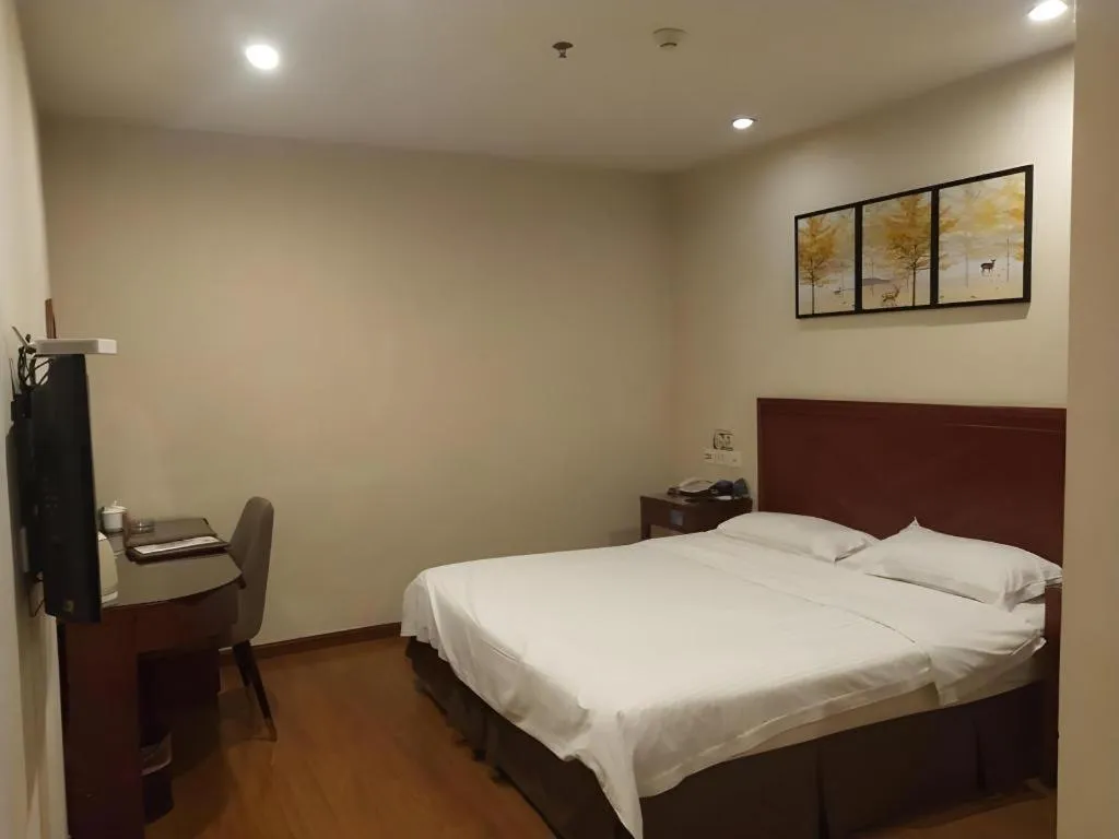 Bed in GreenTree Inn Jining Yanzhou Jiuzhou Fangyuan Business Hotel