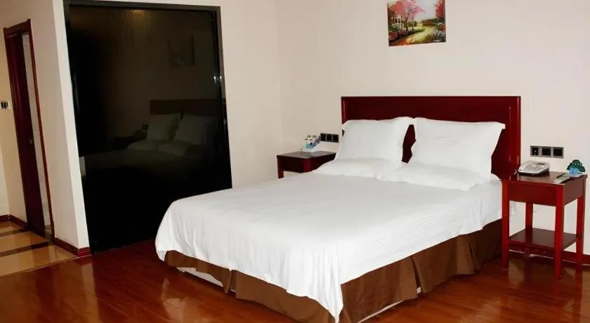 Bed in GreenTree Inn Jining Yanzhou Jiuzhou Fangyuan Business Hotel