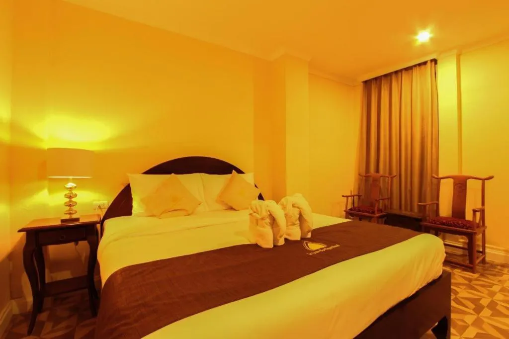 Bed in Le Luxe Boutique Hotel