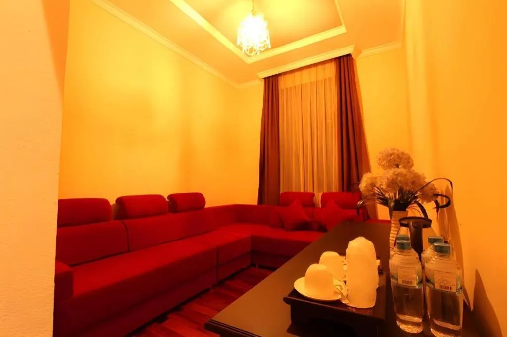 Le Luxe Boutique Hotel