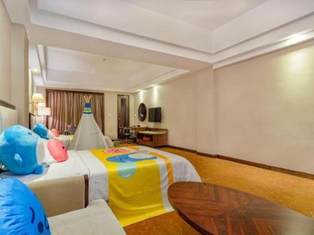 Bed in Country Garden Phoenix Hotel Maoming