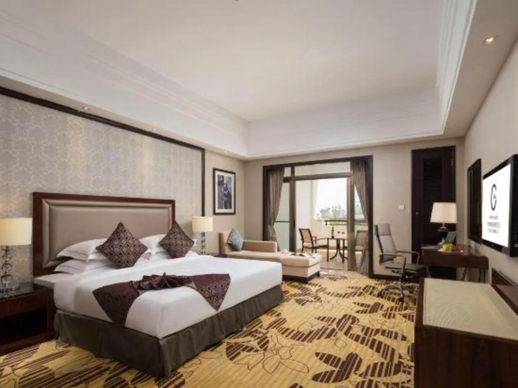 Bed in Country Garden Phoenix Hotel Maoming