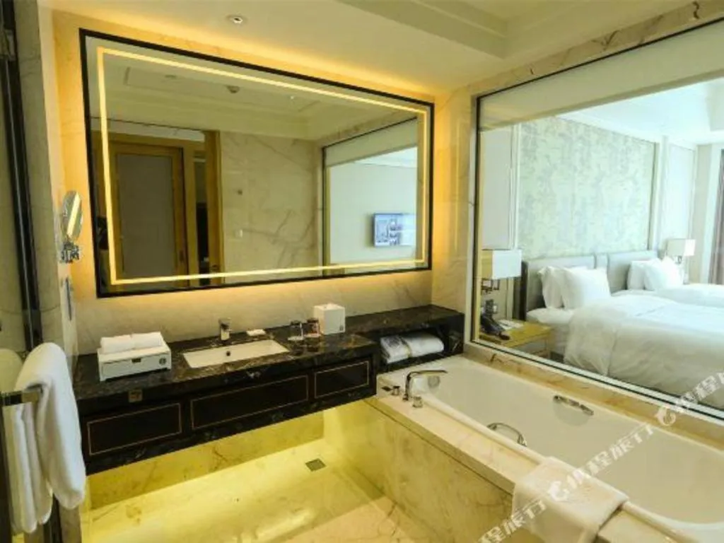 Bed in Ming Du Lakeside Hotel Nanning