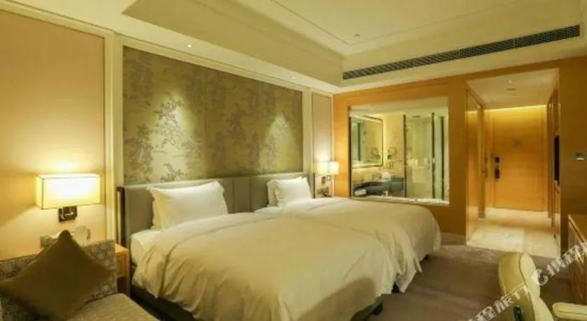 Bed in Ming Du Lakeside Hotel Nanning