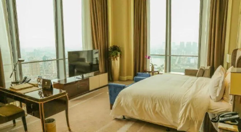 Bed in Ming Du Lakeside Hotel Nanning