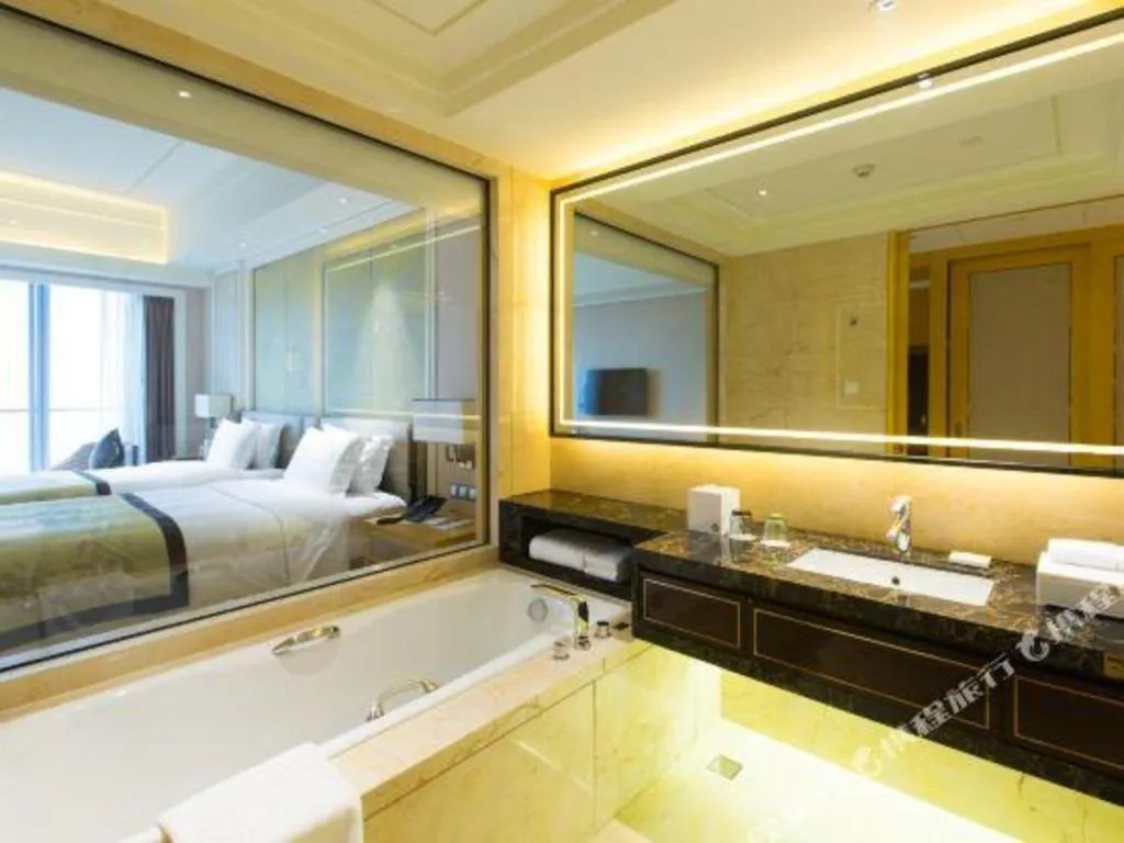 Bed in Ming Du Lakeside Hotel Nanning