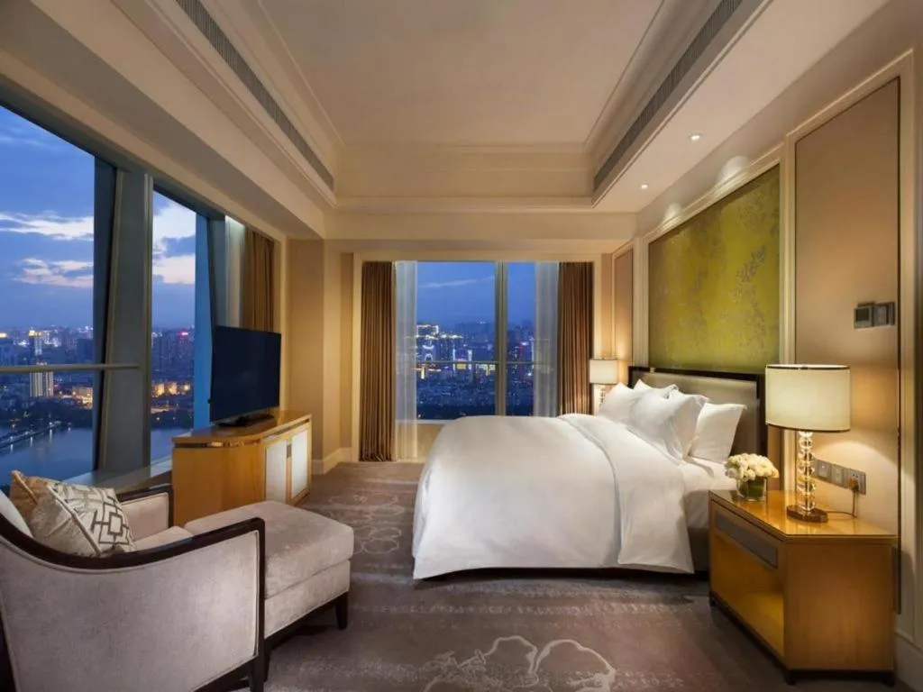 Bed in Ming Du Lakeside Hotel Nanning