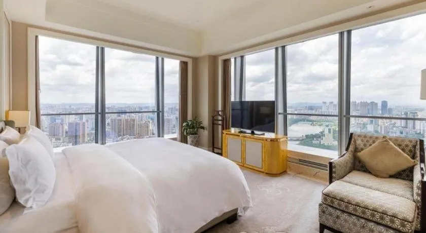 Bed in Ming Du Lakeside Hotel Nanning