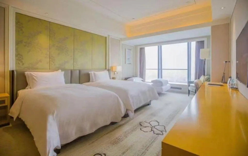 Bed in Ming Du Lakeside Hotel Nanning