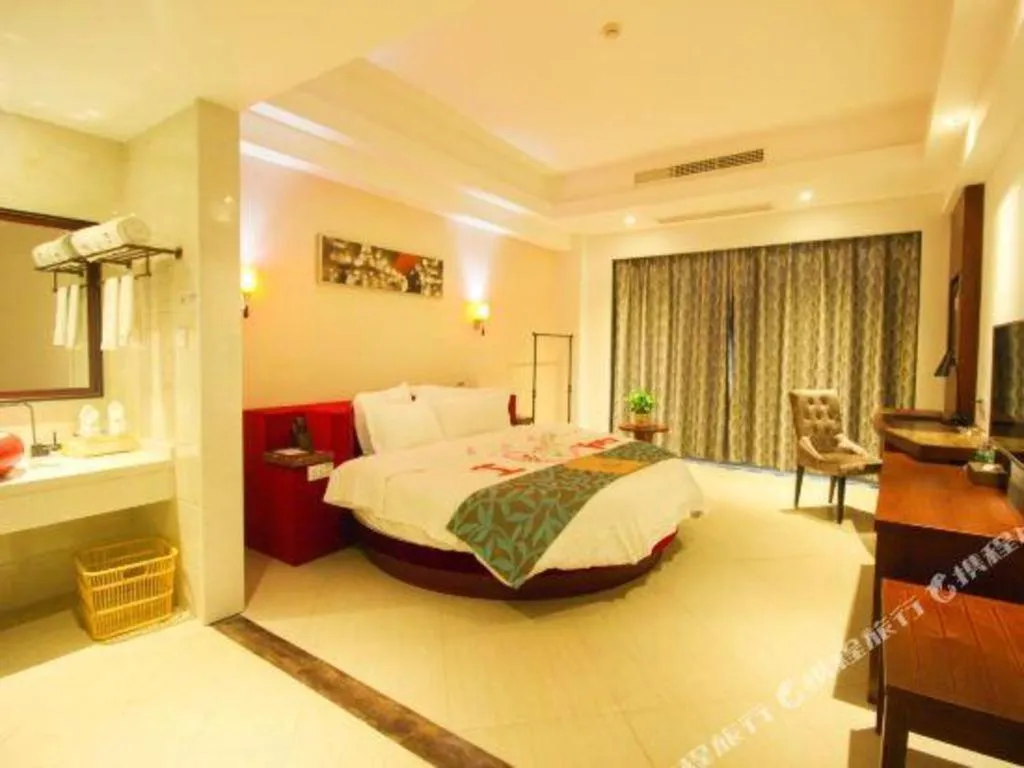 Bed in Qionghai Jin Mao Hotel