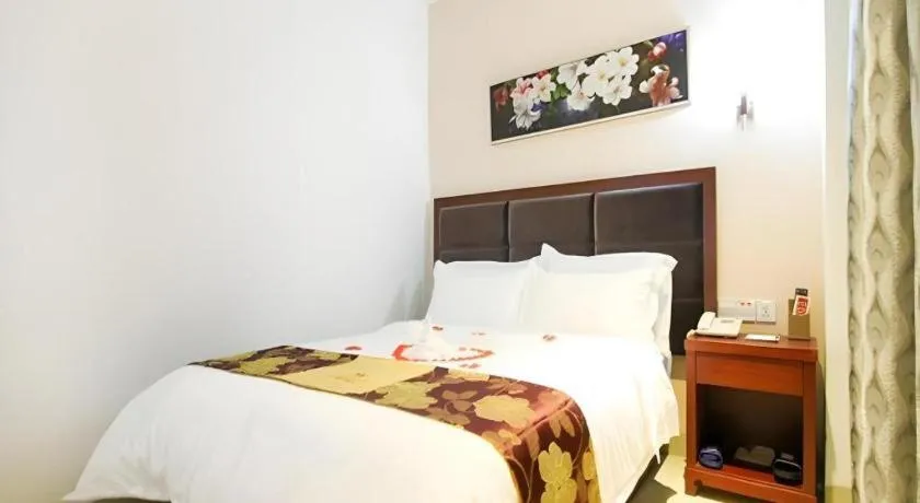 Bed in Qionghai Jin Mao Hotel