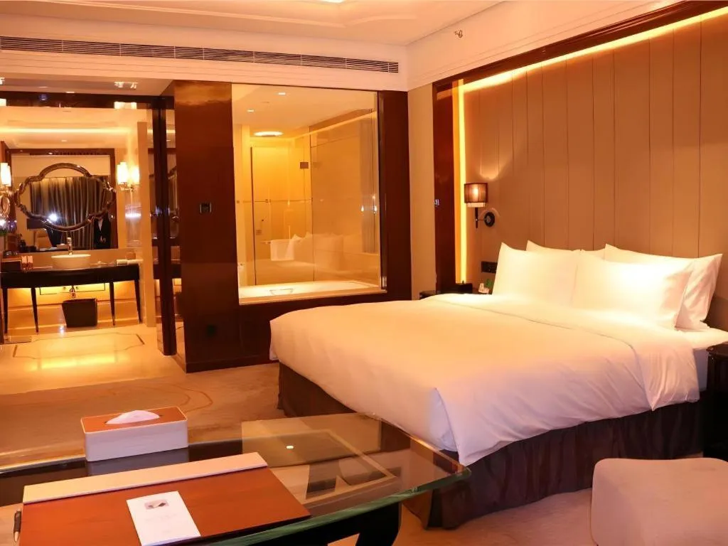 Bed in Wyndham Grand Plaza Royale Xianglin Shaoyang