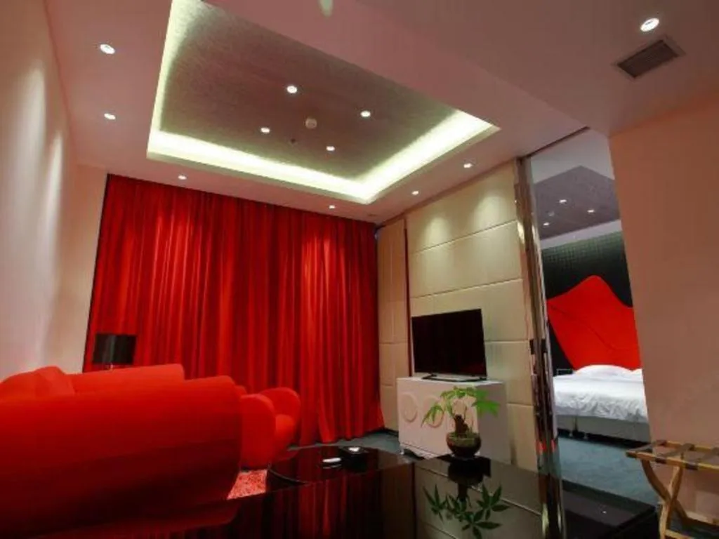 Bed in Harbin Ju Jian Hotel