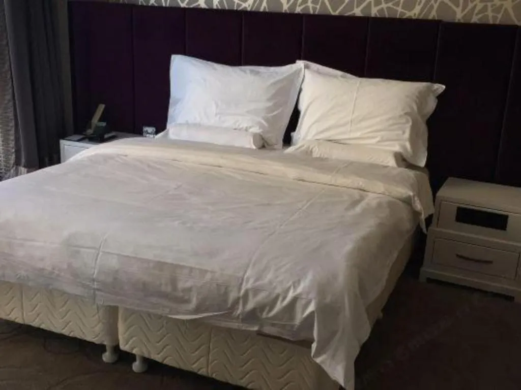 Bed in Harbin Ju Jian Hotel