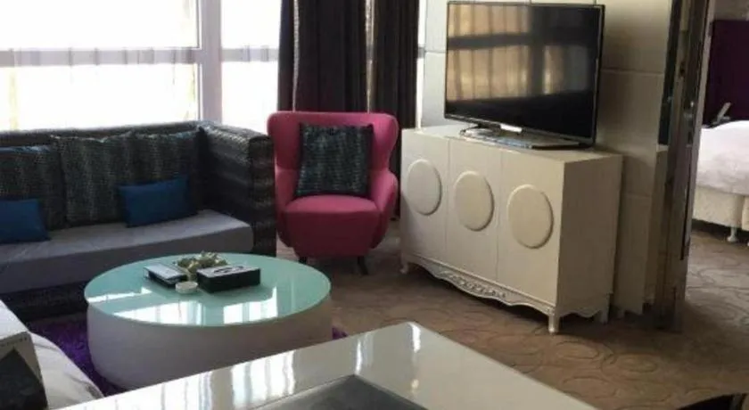 Bed in Harbin Ju Jian Hotel