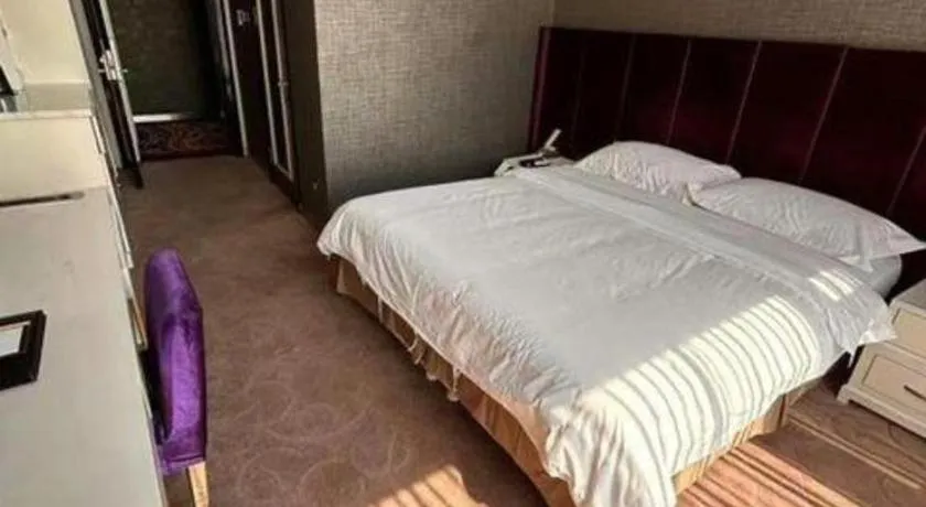 Bed in Harbin Ju Jian Hotel