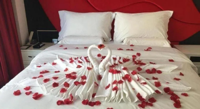 Bed in Harbin Ju Jian Hotel