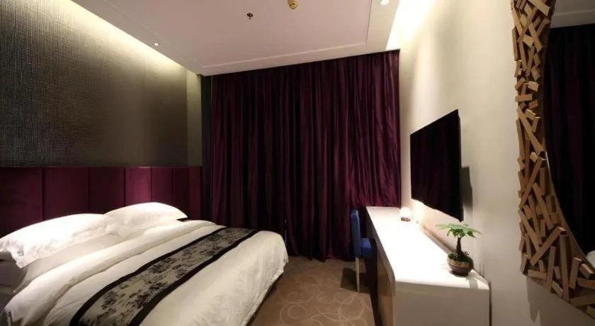 Bed in Harbin Ju Jian Hotel